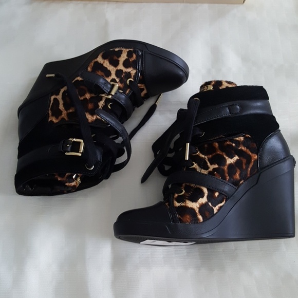 MICHAEL KORS PRINTED HAIRCALF ANKLE BOOTS - Picture 7 of 8